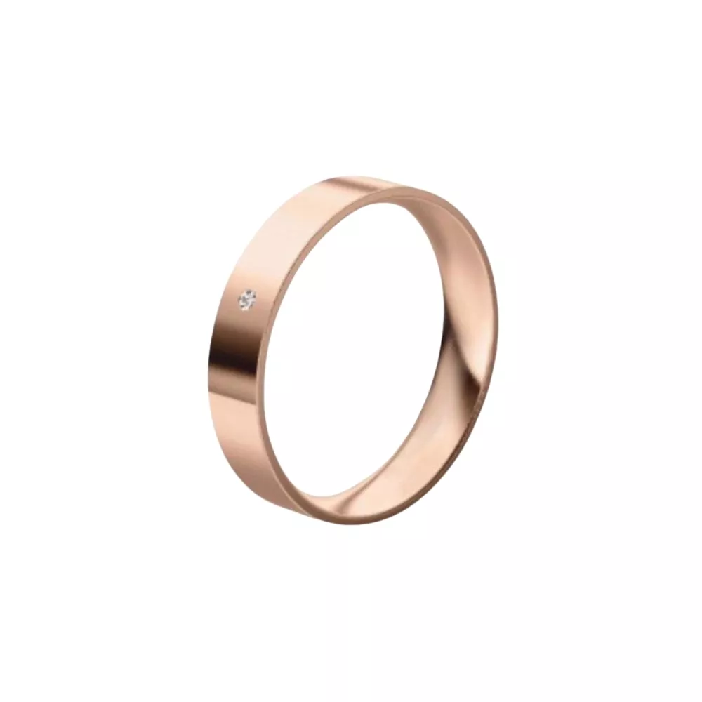 Una alianza cinta en oro rosa pulido con 1 diamante talla brillante. Espesor: 4 mm. Peso: 3.5 gr.