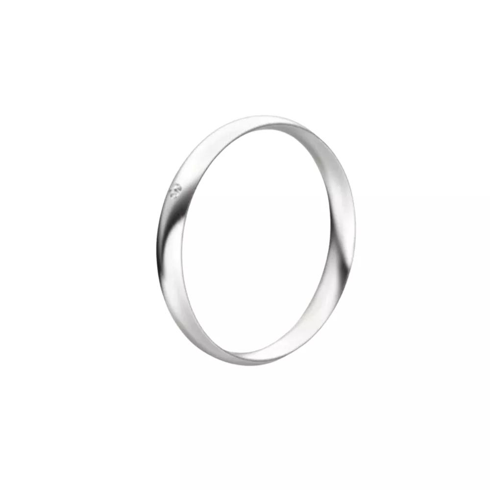 Una alianza media caña en oro blanco pulido con 1 diamante talla brillante. Espesor: 3 mm. Peso: 3 gr.