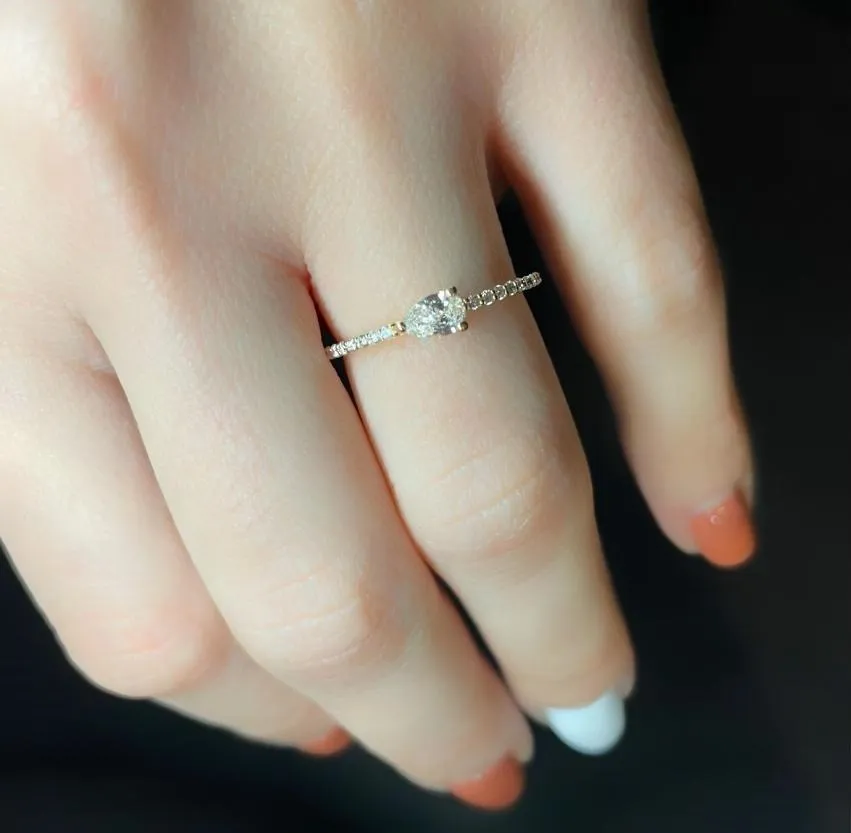Engagement ring in rose gold set with pear-cut diamond (0.23 ct, color G, clarity VS).