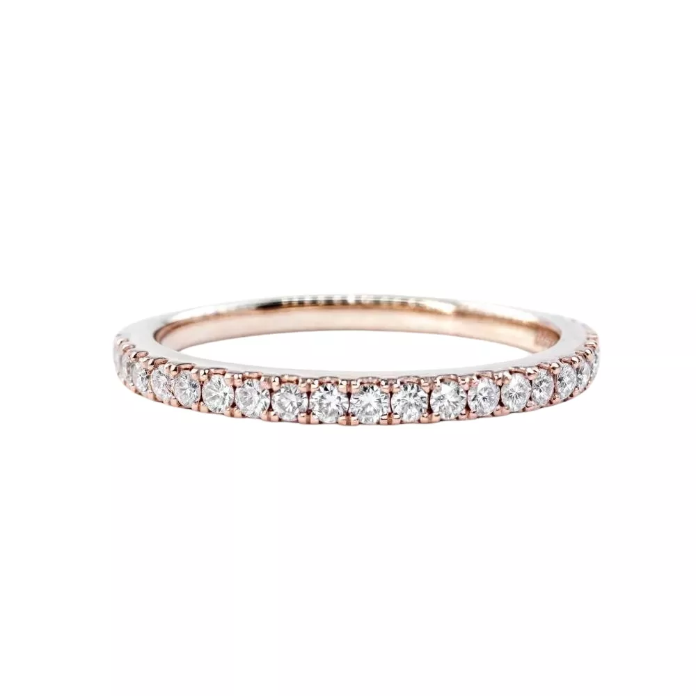 Anillo medio sinfín en oro rosa con diamantes talla brillante.