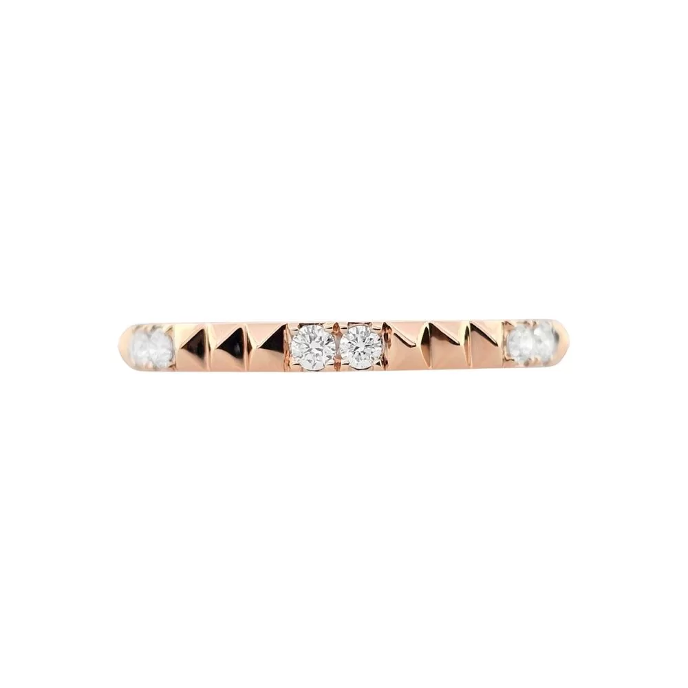 Anillo en oro rosa con diamantes talla brillante.