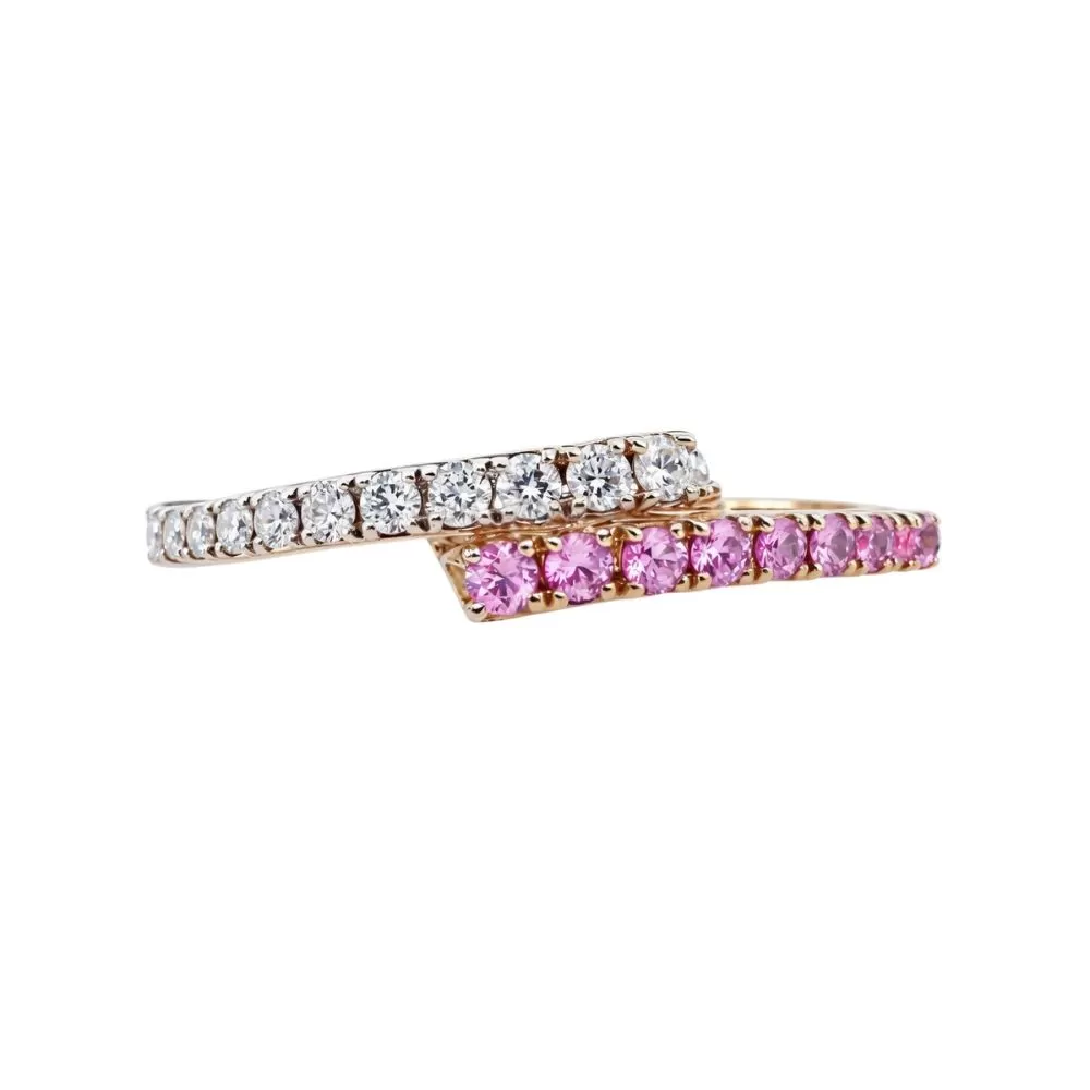 Anillo en oro rosa con diamantes talla brillante y zafiros talla brillante.