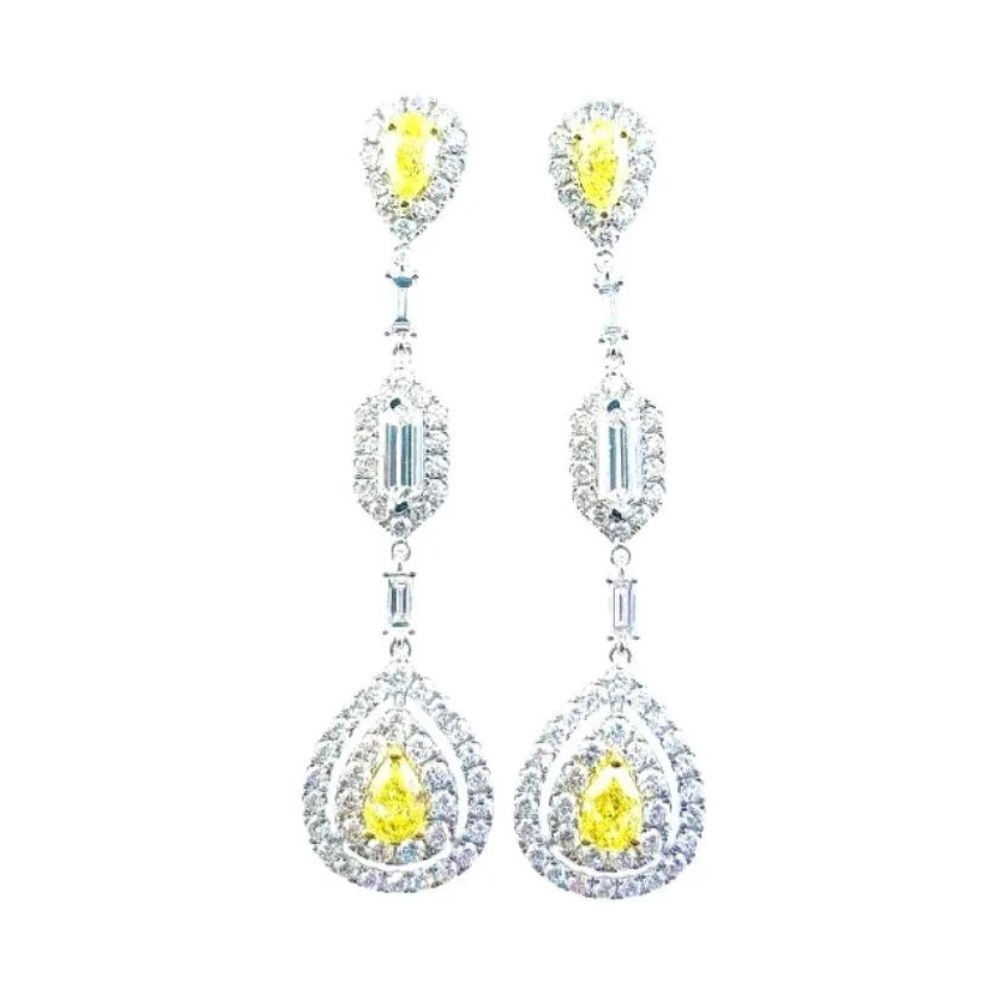 Earrings in white gold set with teardrop-cut Fancy Yellow diamonds (Total 2.453 ct.)