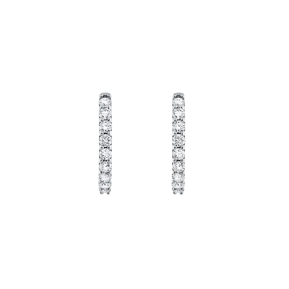 Argollas en oro blanco con diamantes talla brillante.