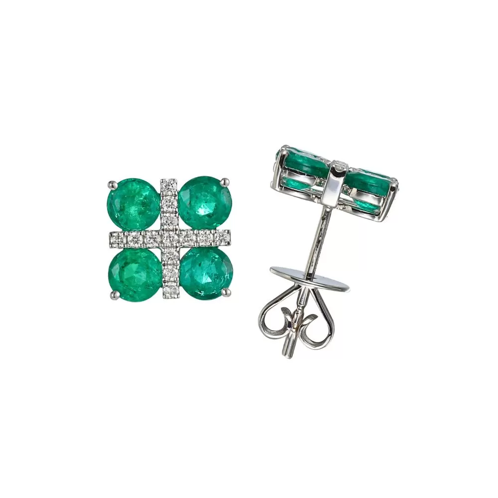Aros en oro blanco con esmeraldas y diamantes talla brillante.