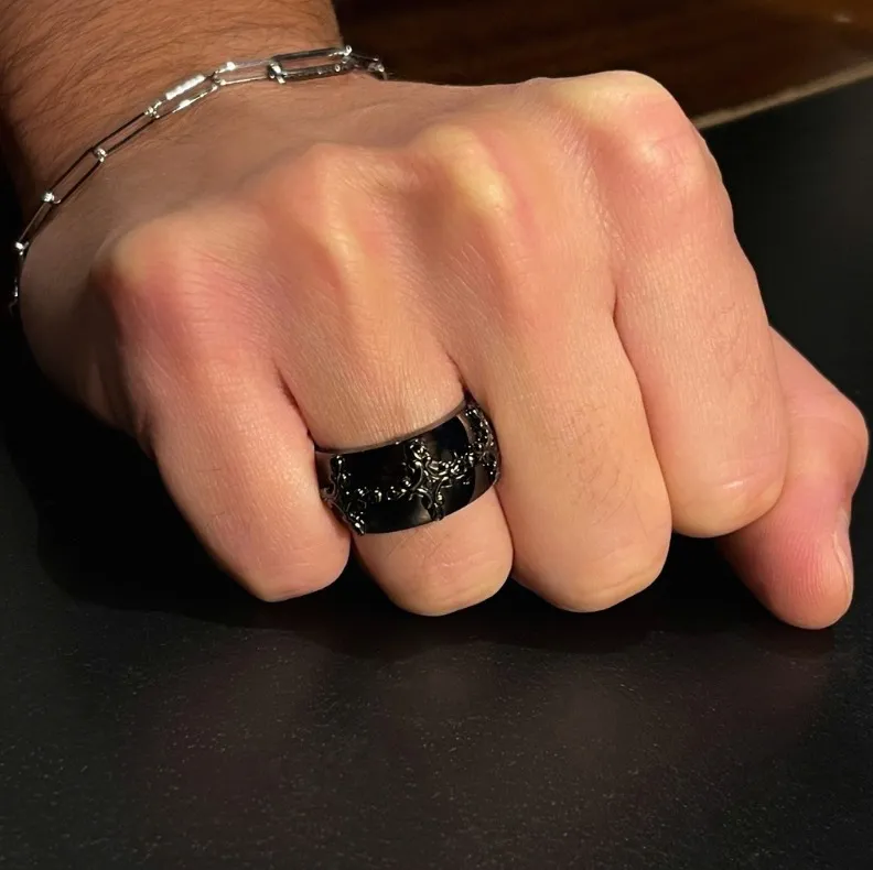 Ring in white gold set with brilliant-cut Fancy Black diamonds.