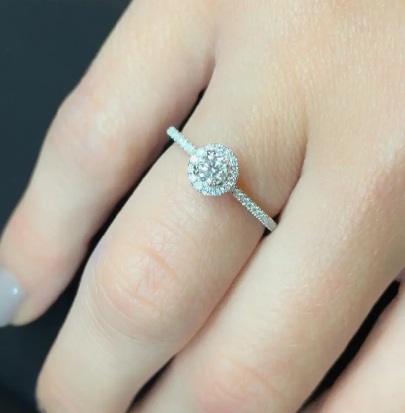Engagement ring in white gold set with brilliant-cut diamond (0.19 ct, color E, clarity VVS2).