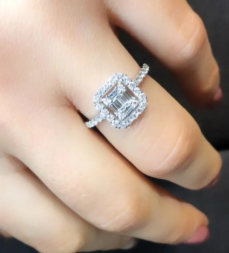Ring in white gold set with baguette-cut diamonds.