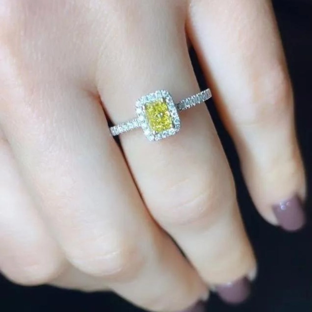 Engagement ring in white gold set with special-cut Fancy Intense Yellow diamond (0.42 ct).