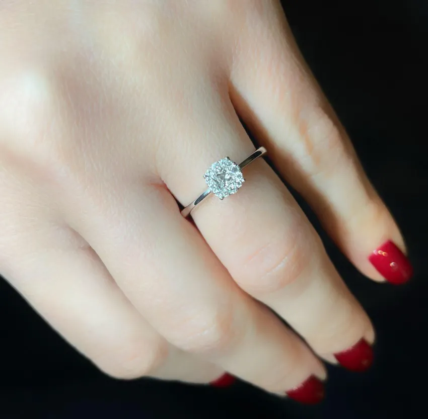 Engagement ring in white gold set with brilliant-cut diamond (0.35 total ct).