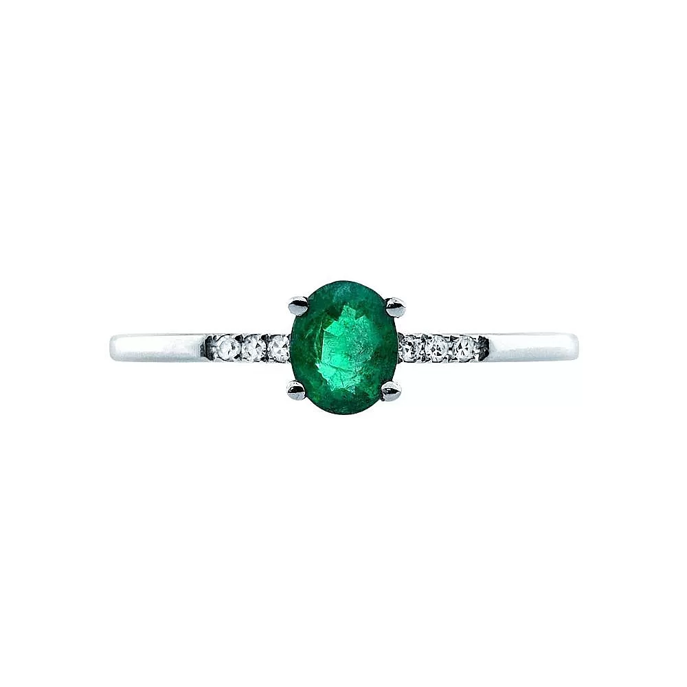 Anillo en oro blanco con esmeralda talla oval y diamantes talla brillante