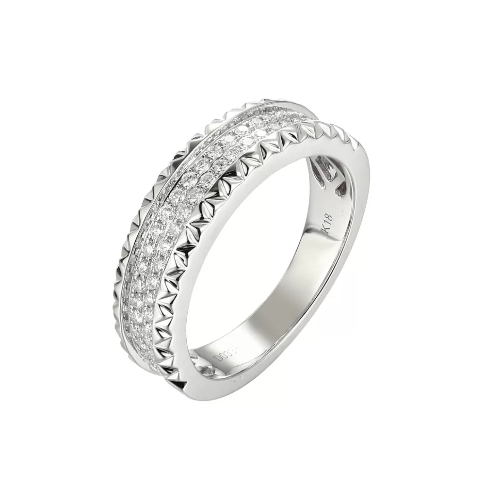 Anillo en oro blanco con diamantes talla brillante. Anillo en oro blanco con diamantes talla brillante.