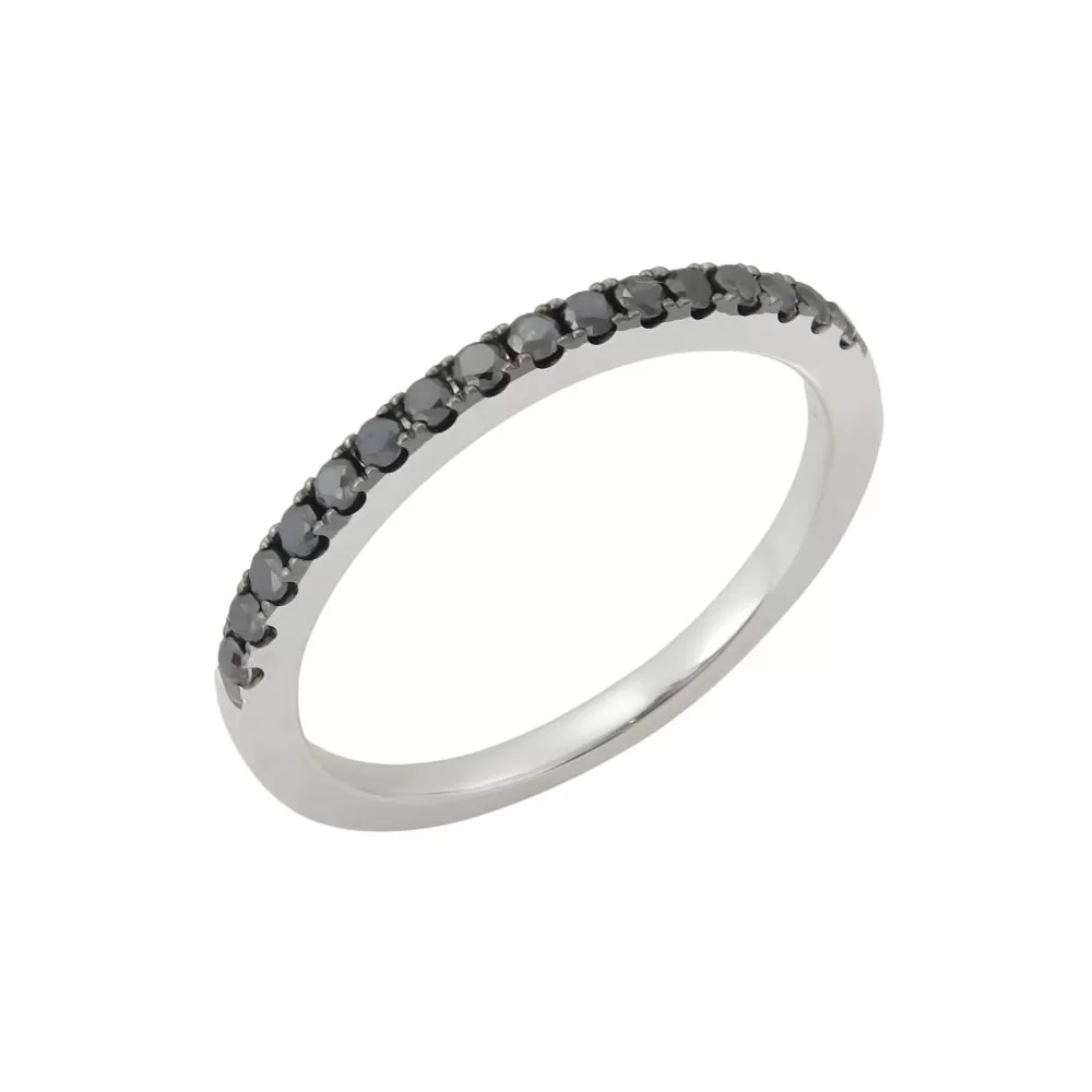 Anillo en oro blanco con diamantes Fancy Black talla brillante.