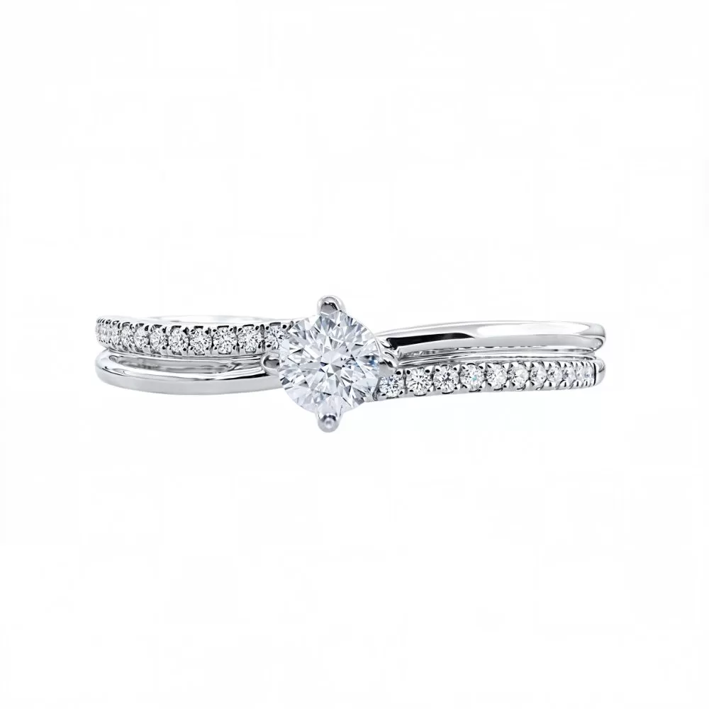 Anillo de Compromiso en oro blanco con diamantes talla brillante (0.20 ct, color E, pureza VSI).