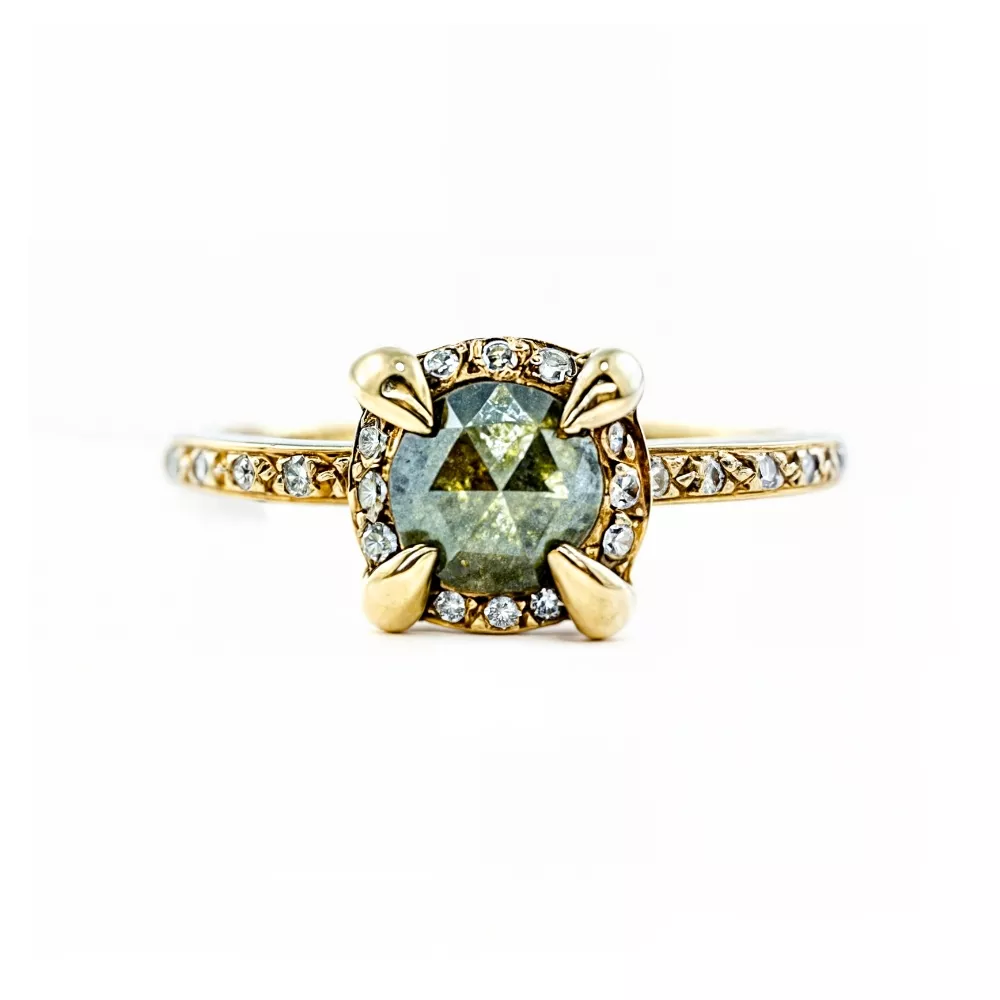 Anillo de Compromiso en oro amarillo con diamante Fancy Greenish Yellow (Desplaza visualmente: 0.587 ct).