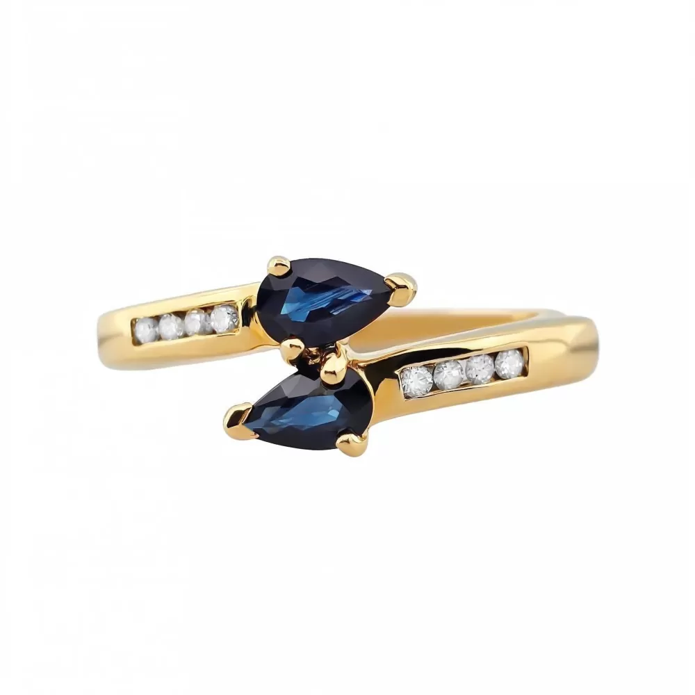 Anillo en oro amarillo con zafiros talla pera y diamantes talla brillante.