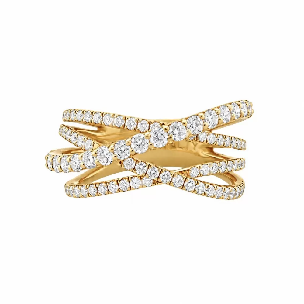 Anillo en oro amarillo con diamantes talla brillante.