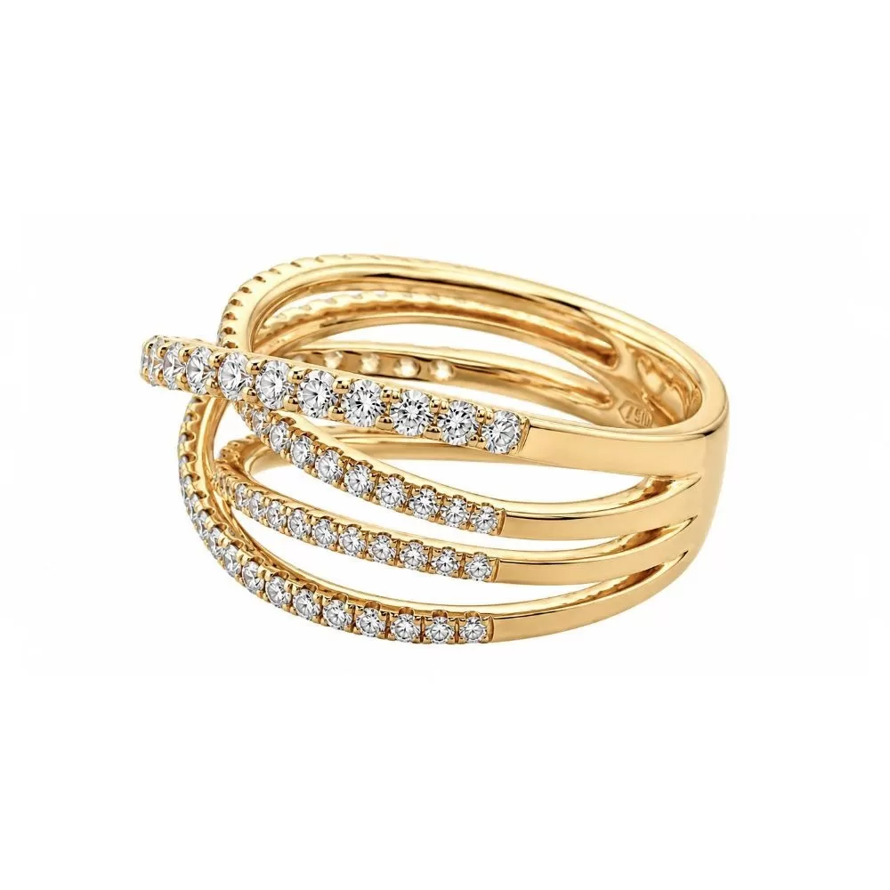 Anillo en oro amarillo con diamantes talla brillante.
