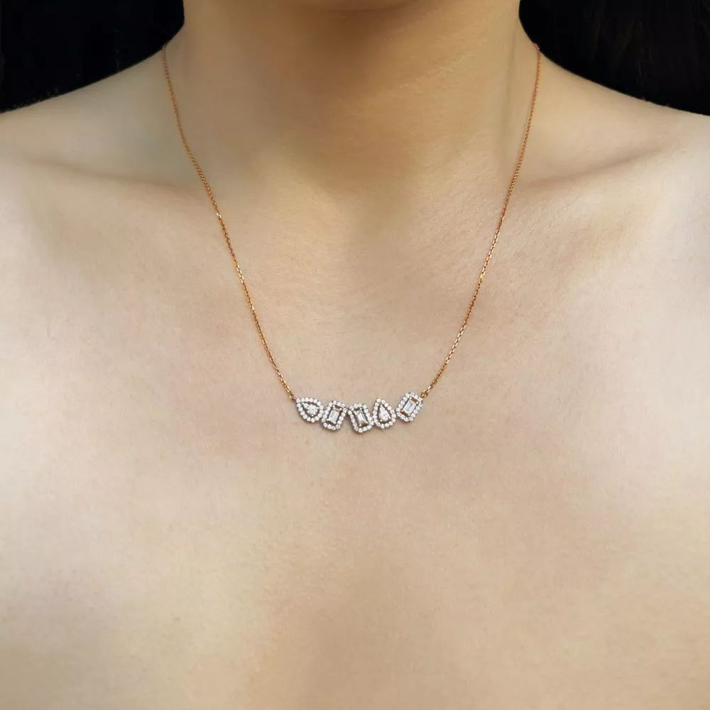 Necklace in rose gold set with brilliant-cut and baguette-cut diamonds.