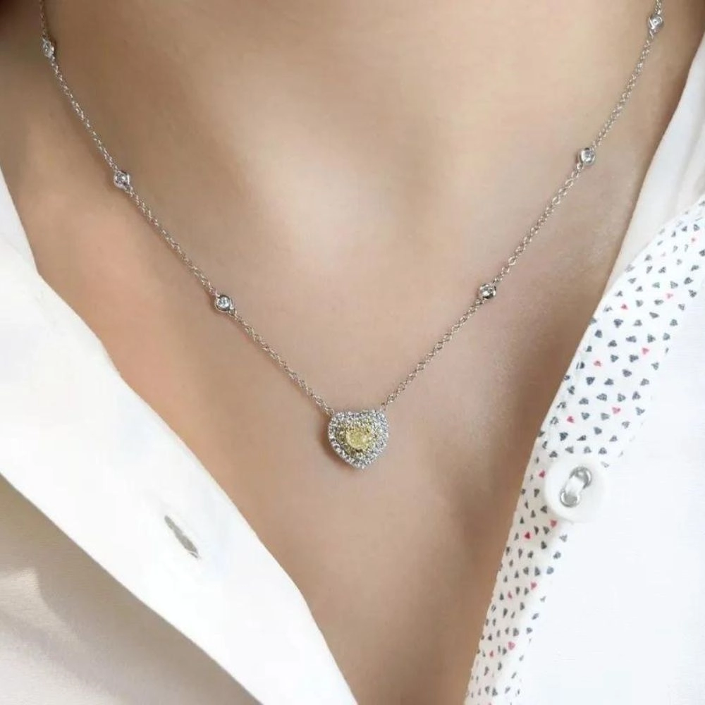 Necklace in white gold set with heart-cut Fancy Yellow diamond 