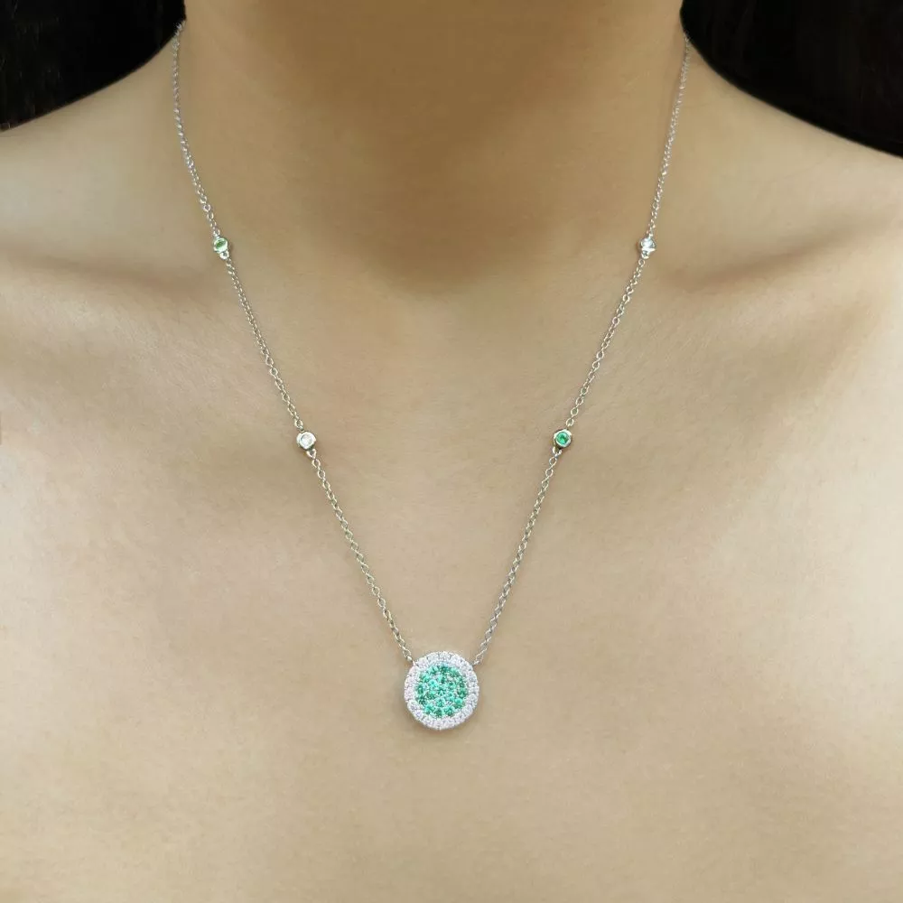 Necklace in white gold set with brilliant-cut diamonds and emerald-cut emeralds.