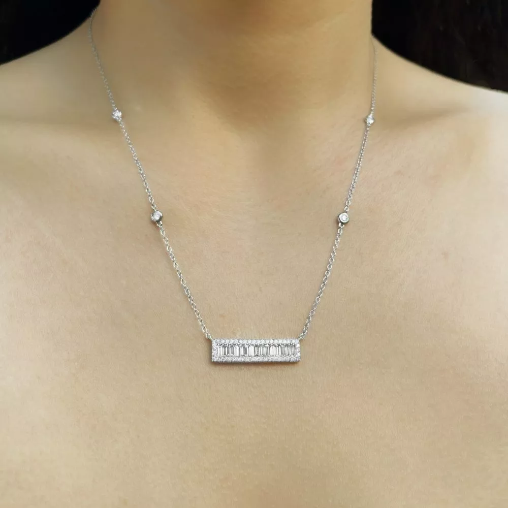 Necklace in white gold set with brilliant-cut diamonds.