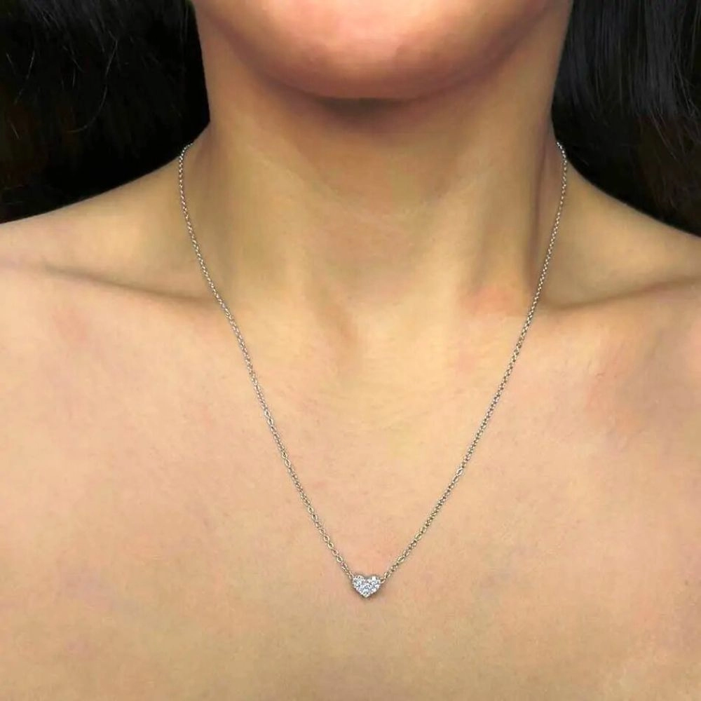 Necklace in white gold set with brilliant-cut diamonds.