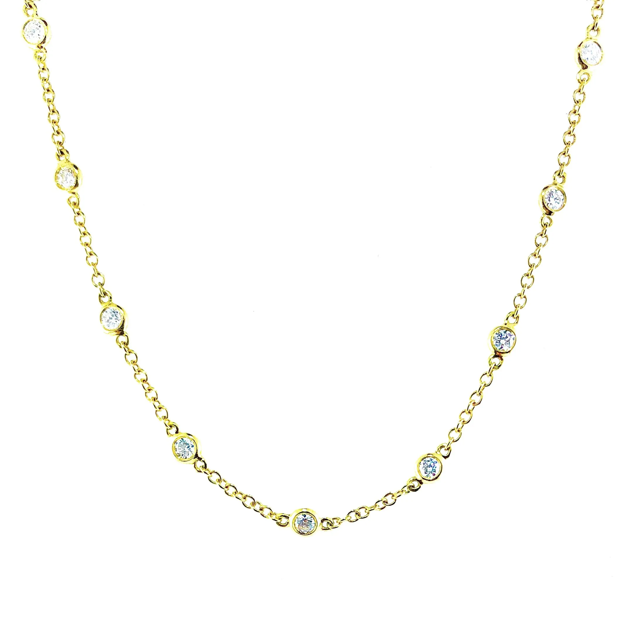 Collar en oro amarillo con diamantes talla brillante.