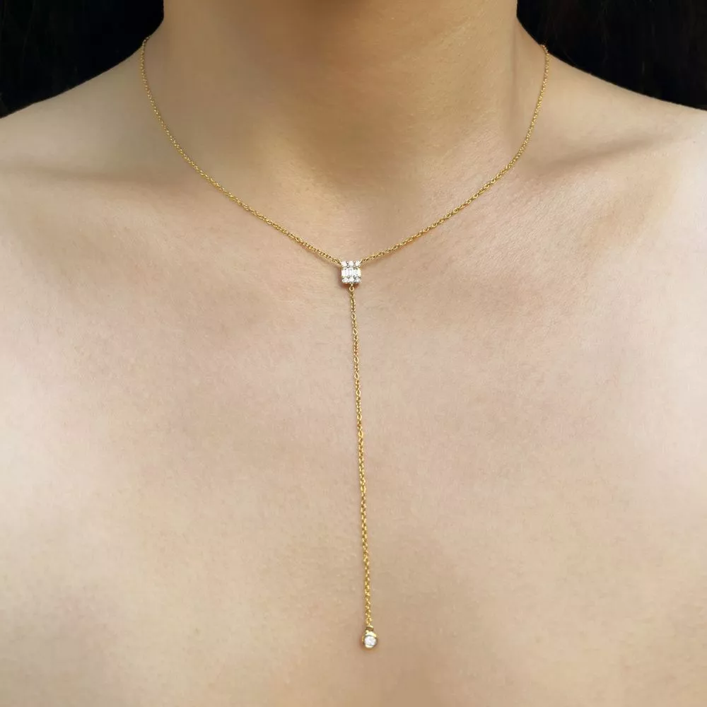 Necklace in yellow gold set with brilliant-cut diamonds.