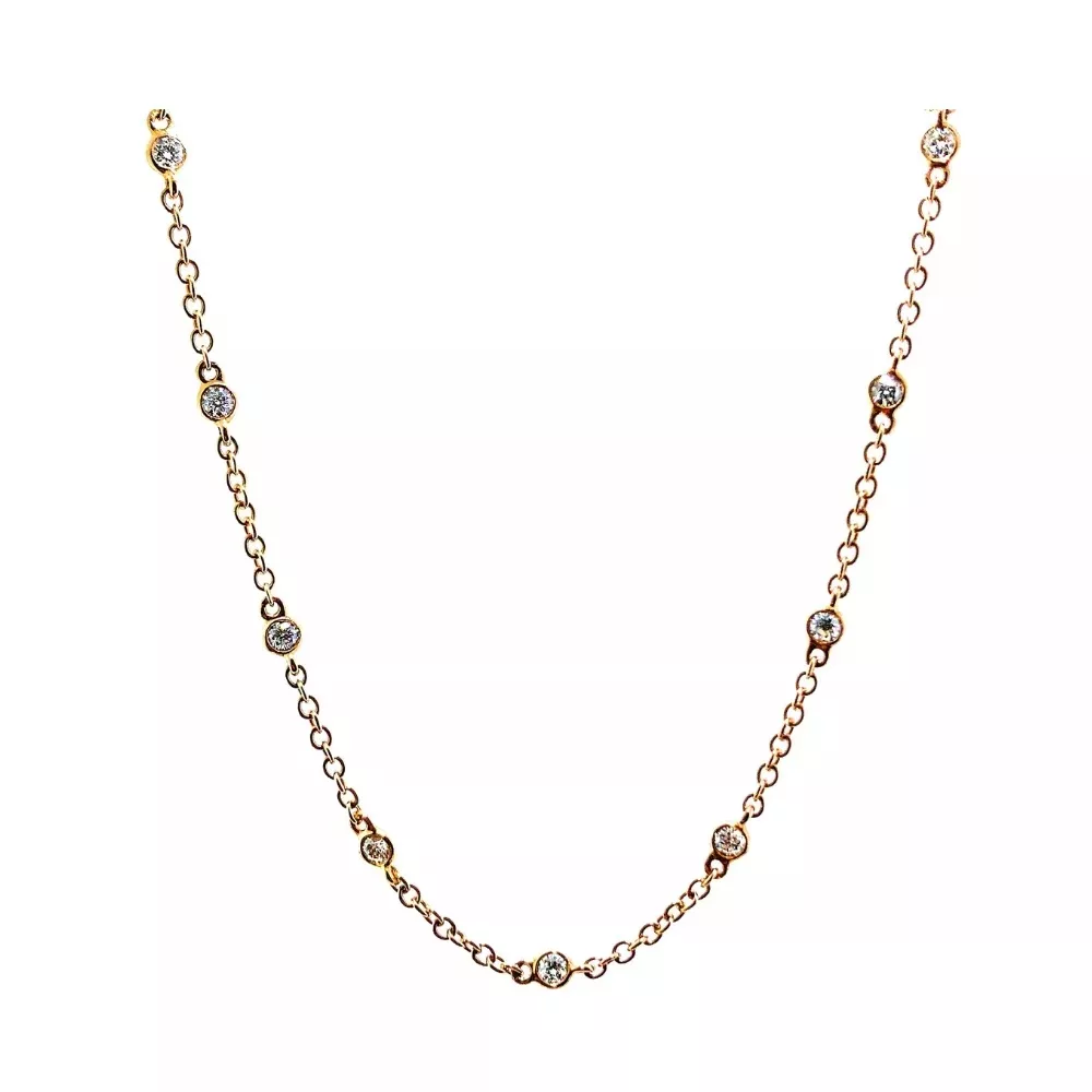 Collar en oro rosa con diamantes talla brillante.