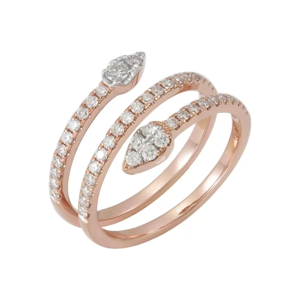 Anillo en oro rosa con diamantes talla brillante.