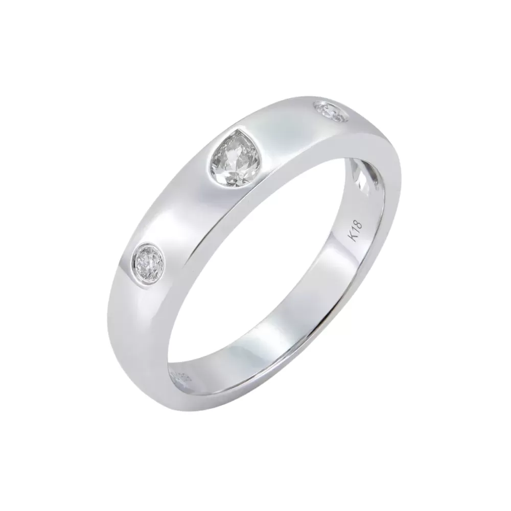 Ring in white gold set with brilliant-cut and pear-cut diamonds.