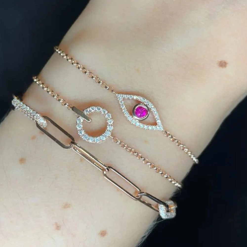 Pulsera en oro rosa con diamantes talla brillante. 