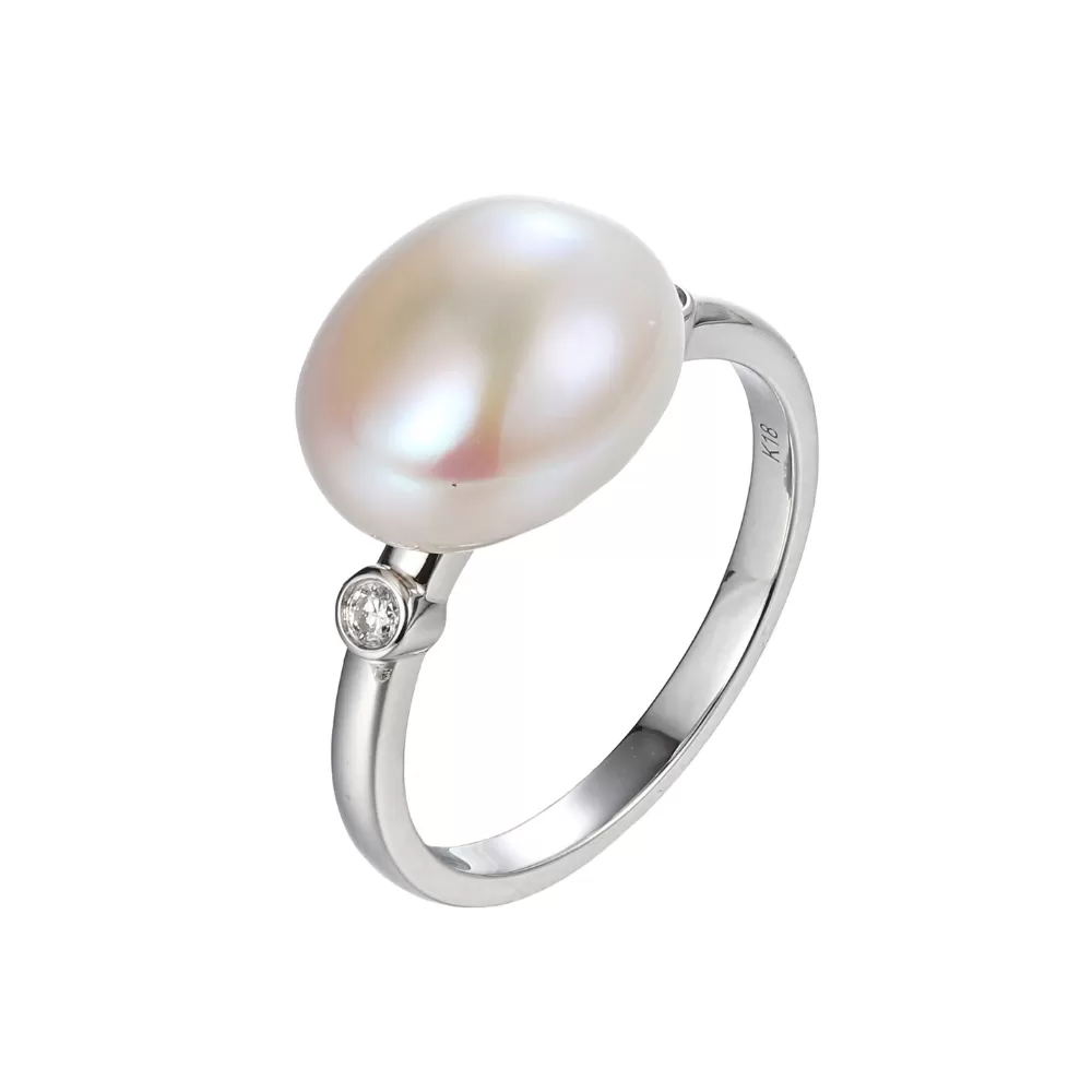 Anillo en oro blanco con perla blanca de río y diamantes de talla brillante