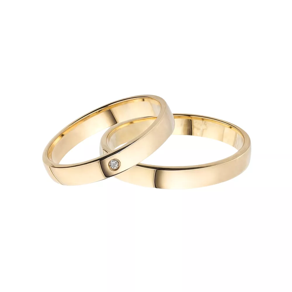 Alianzas en oro amarillo pulido con 1 diamante talla brillante. Espesor: 4 mm. Peso total: 7.5 gr. 