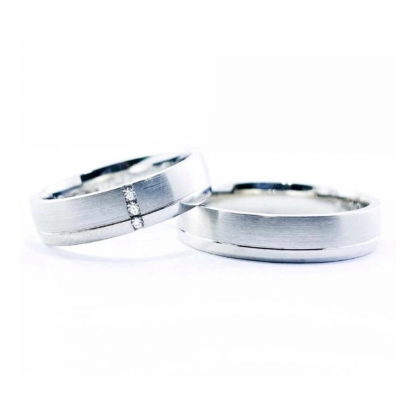Wedding bands in white gold set with brilliant-cut diamonds. Total weight: 11 gm. Thickness: 5 mm.
