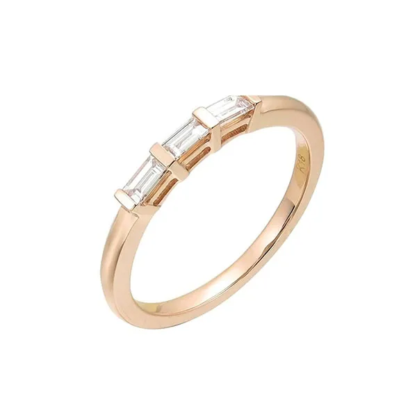Ring in rose gold set with baguette-cut diamonds.