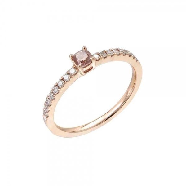 Engagement ring in rose gold set with cushion-cut Fancy Pinkish Brown diamond (0.20 ct, clarity I1).