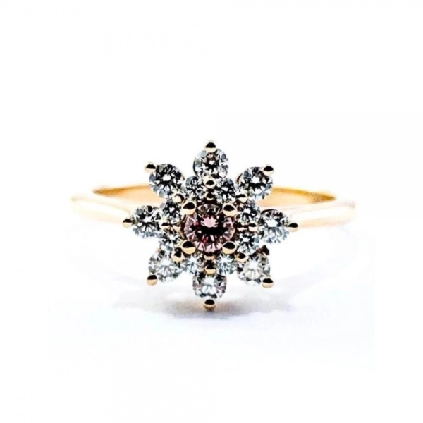 Engagement ring in rose gold set with brilliant-cut Fancy Pink diamond (0.09 ct).