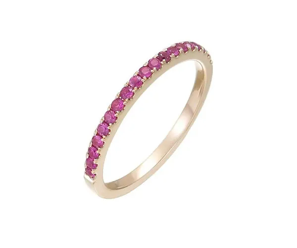 Ring in rose gold set with brilliant-cut pink sapphires.