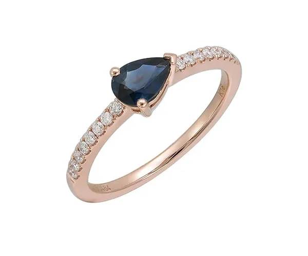 Ring in rose gold set with pear-cut sapphire and brilliant-cut diamonds.