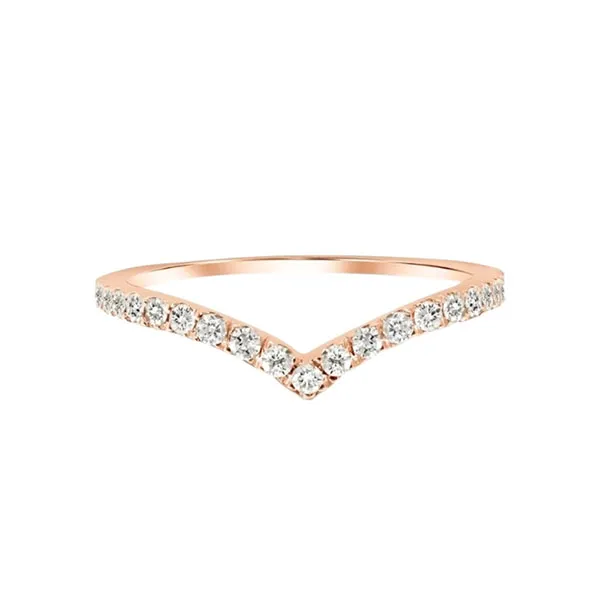 Ring in rose gold set with brilliant-cut diamonds.