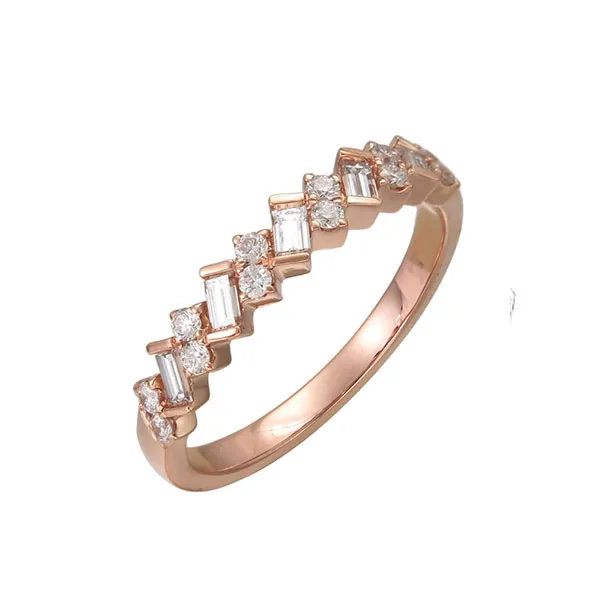 Ring in rose gold set with baguette-cut and brilliant-cut diamonds.