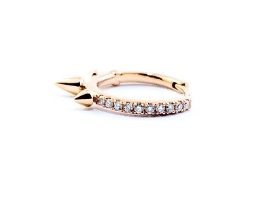 Piercing in rose gold set with brilliant-cut diamonds.