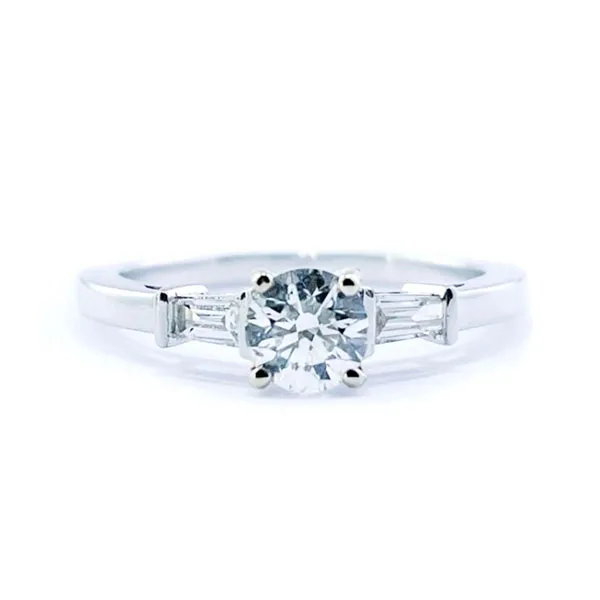 Engagement ring in white gold set with brilliant-cut diamond (0.51 ct, color H, clarity SI1).