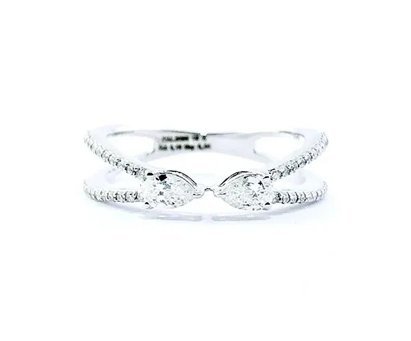Ring in white gold set with brilliant-cut diamonds and pear-cut diamonds
