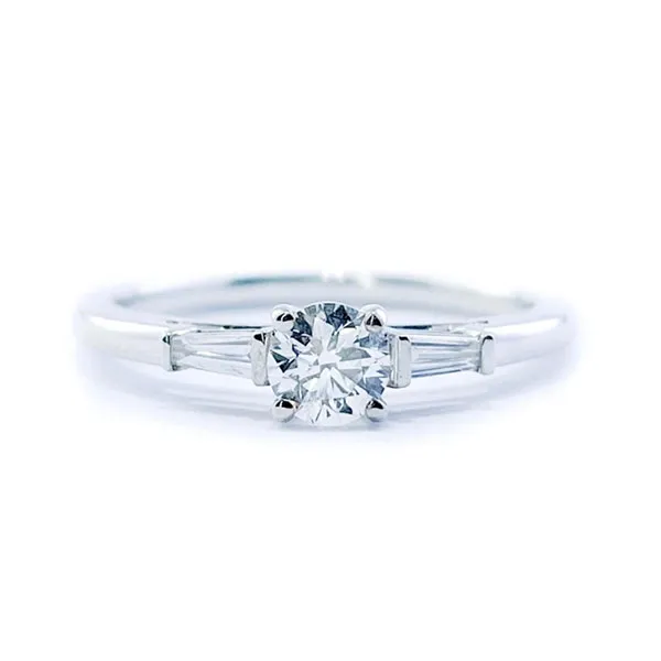 Engagement ring in white gold set with brilliant-cut diamond (0.30 ct, color E, clarity SI2).