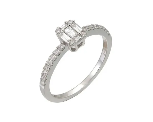 Engagement ring in white gold set with baguette-cut diamonds (0.14 ct).
