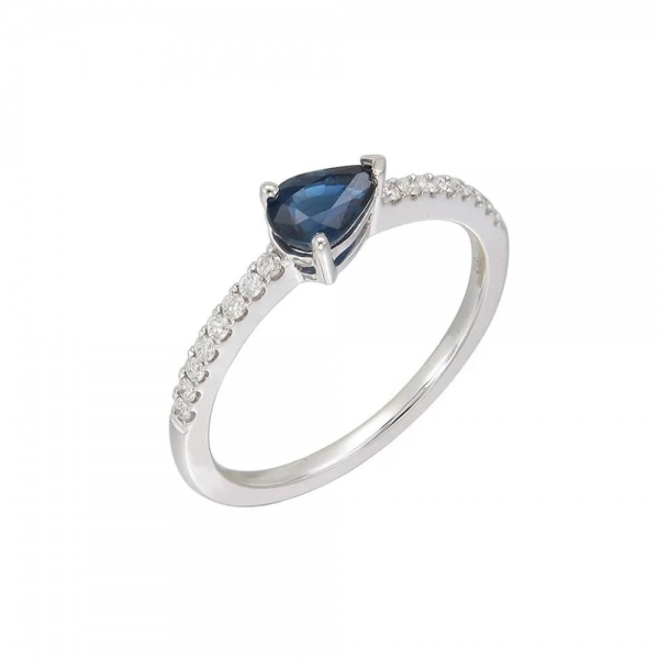Ring in white gold set with pear-cut sapphire and brilliant-cut diamonds.