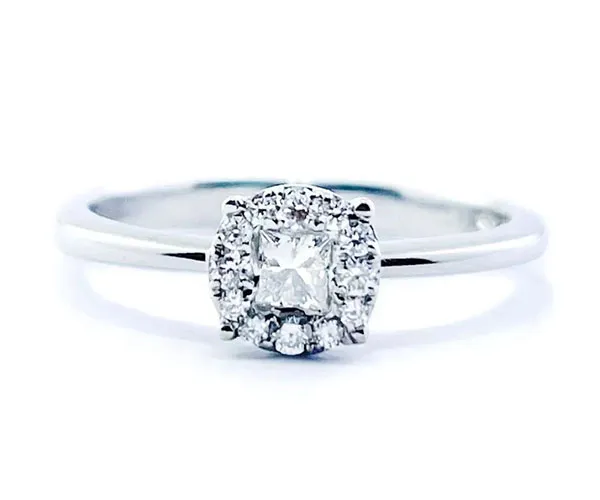 Engagement ring in white gold set with brilliant-cut diamond (0.35 total ct).